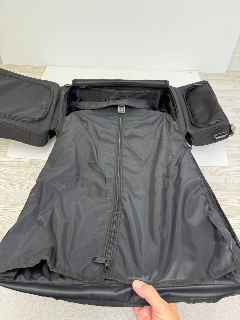 High Sierra Sport 22” Wheels Garment Bag NWT Luggage /rb