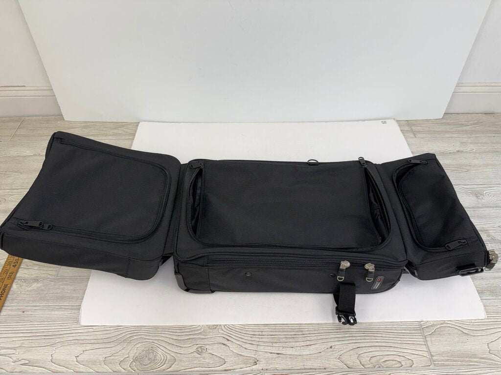 High Sierra Sport 22” Wheels Garment Bag NWT Luggage /rb