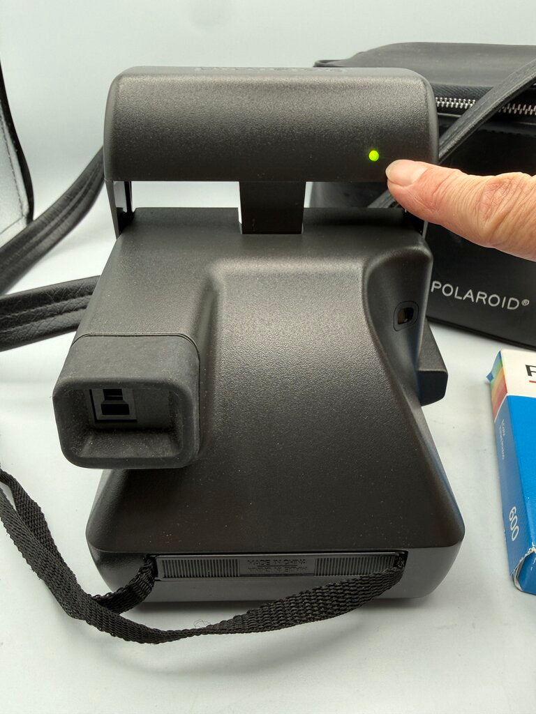 Polaroid One Step Auto Focus Camera w/ Film & Bag /ro
