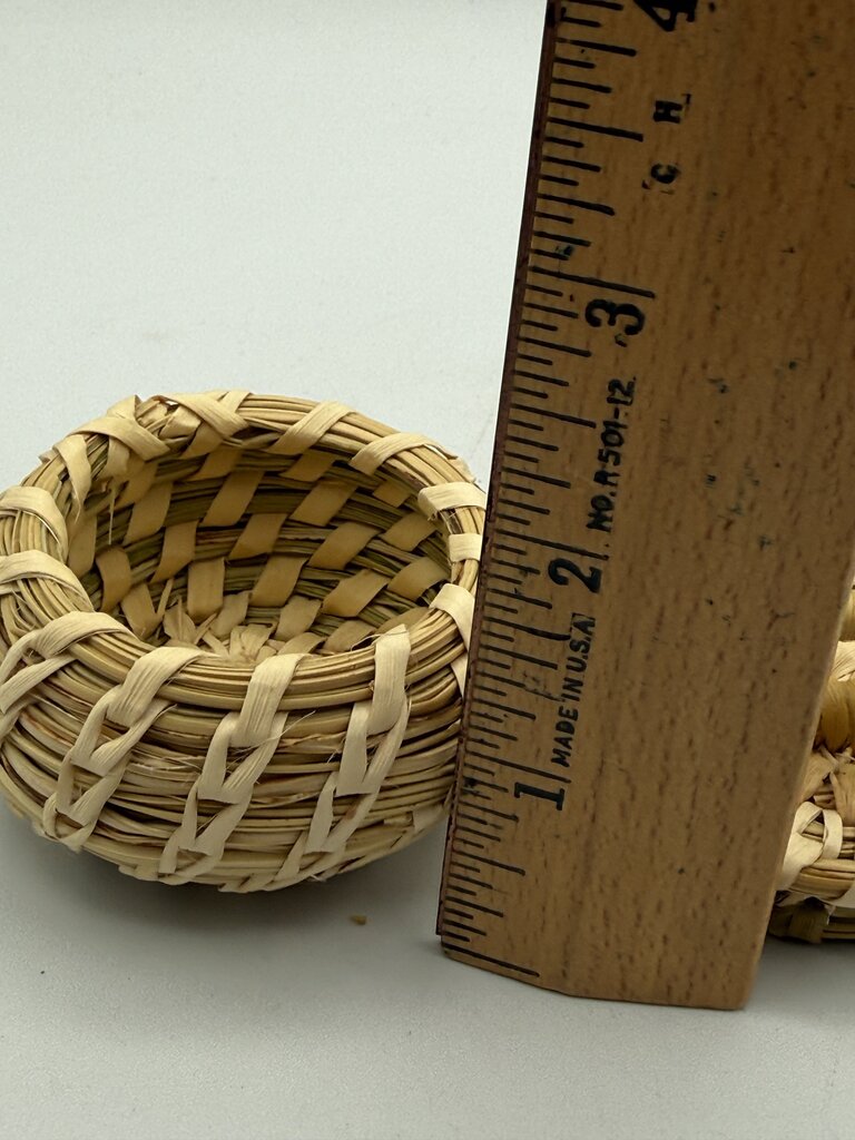 Native American Hand Woven Bear Grass Basket w/Lid /ro