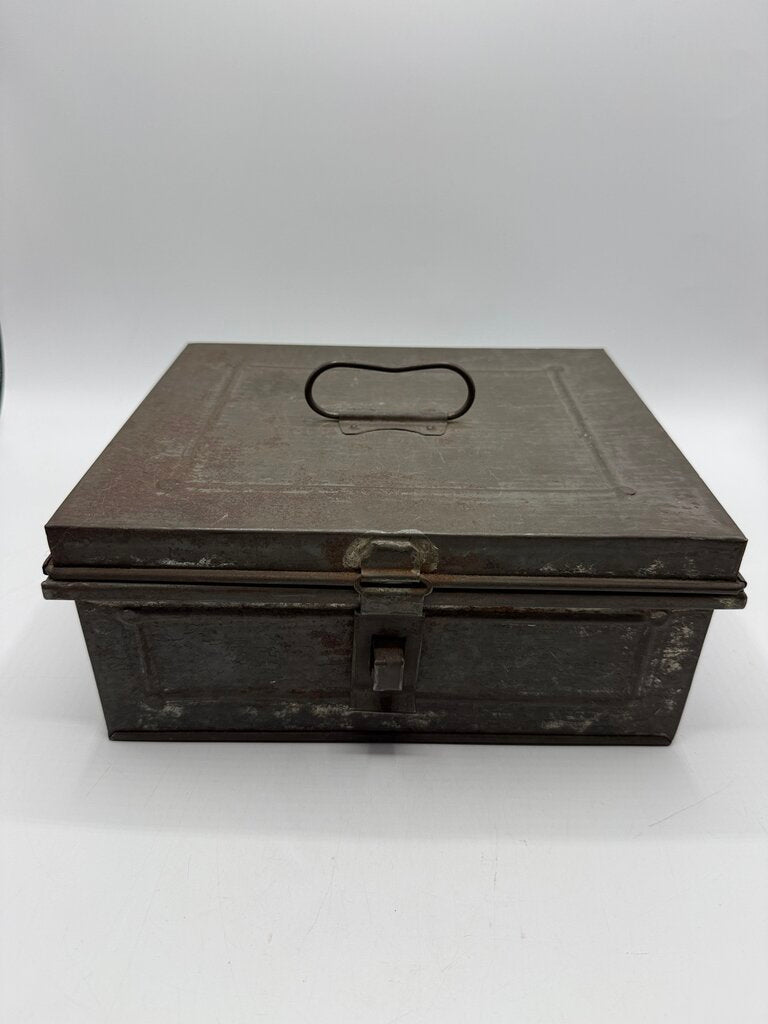 Antique Metal Storage Box Carrying Handle 10”x 8”x 4” /rw