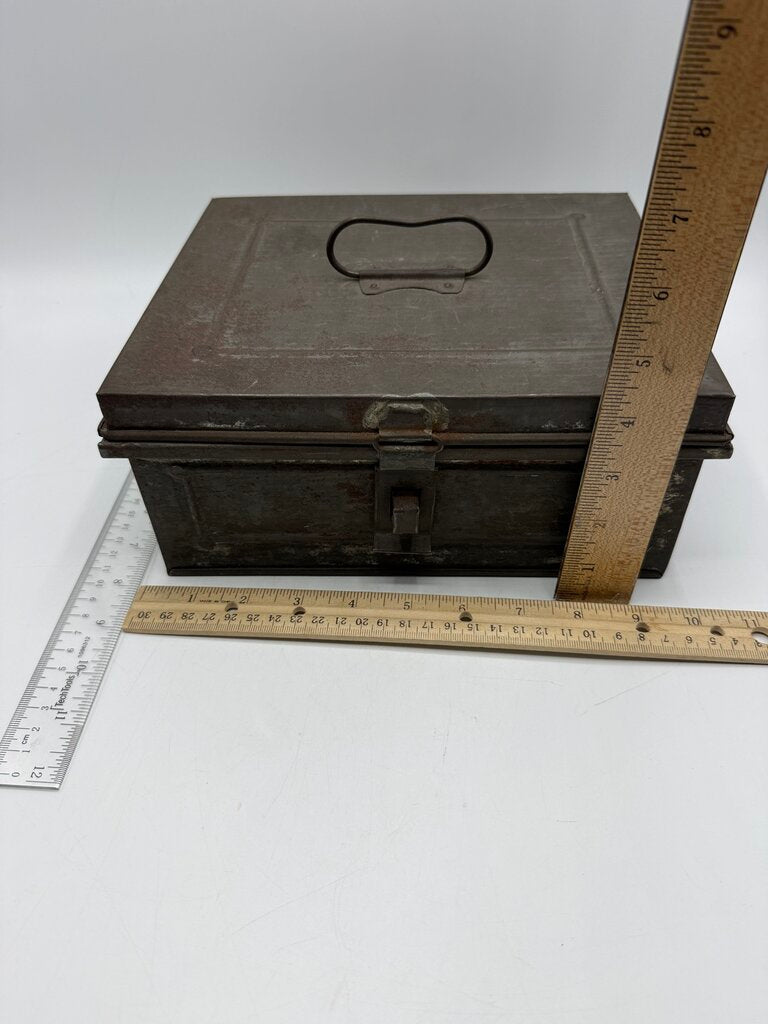 Antique Metal Storage Box Carrying Handle 10”x 8”x 4” /rw