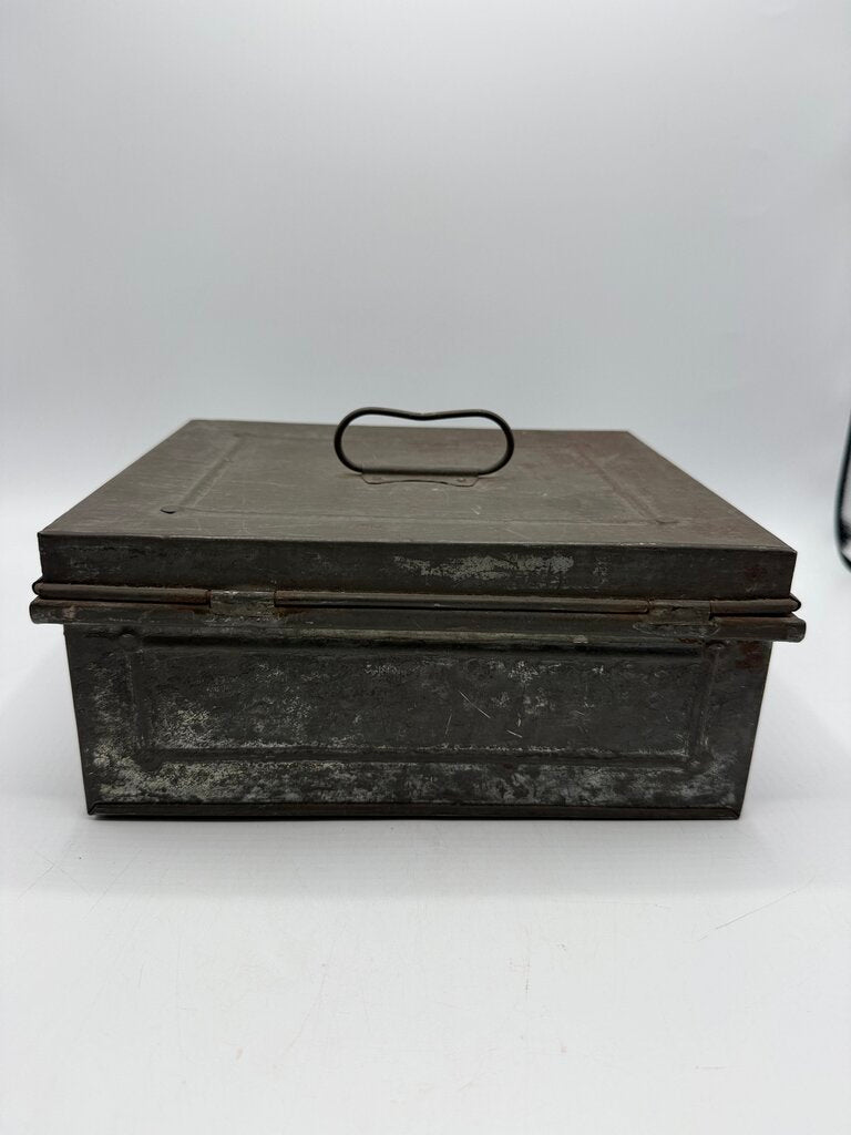 Antique Metal Storage Box Carrying Handle 10”x 8”x 4” /rw