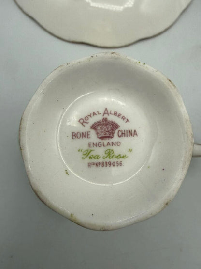 Royal Albert Bone China Set of 2 Cup & Saucer Violet & Tea Rose /roh