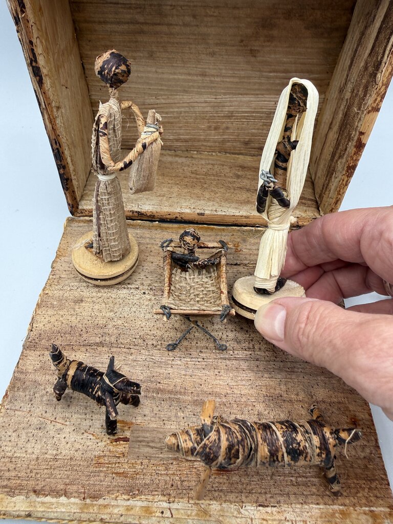 African Banana Fiber Art Nativity Set w/Stable 12 pieces /ro