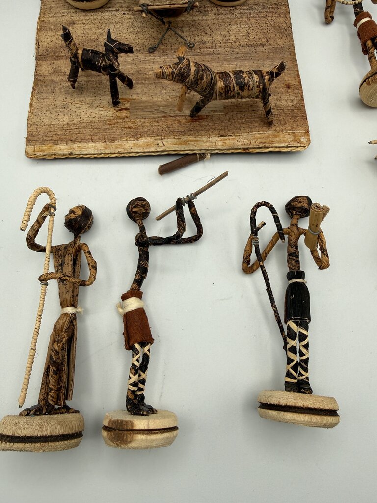 African Banana Fiber Art Nativity Set w/Stable 12 pieces /ro