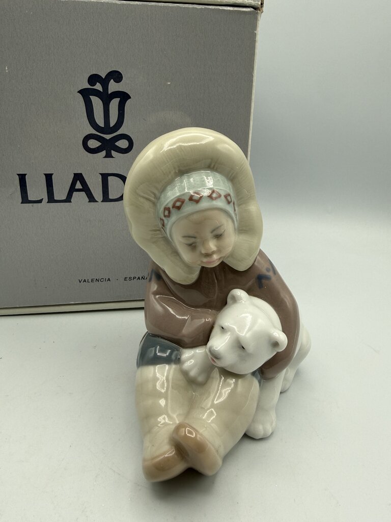 Lladro Porcelain Figurine Eskimo Playing w/Polar Bear #01195 /ro