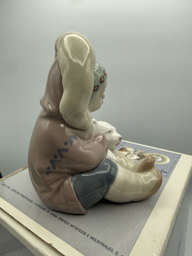 Lladro Porcelain Figurine Eskimo Playing w/Polar Bear #01195 /ro