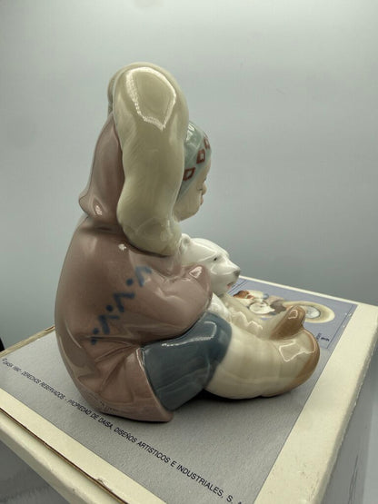 Lladro Porcelain Figurine Eskimo Playing w/Polar Bear #01195 /ro