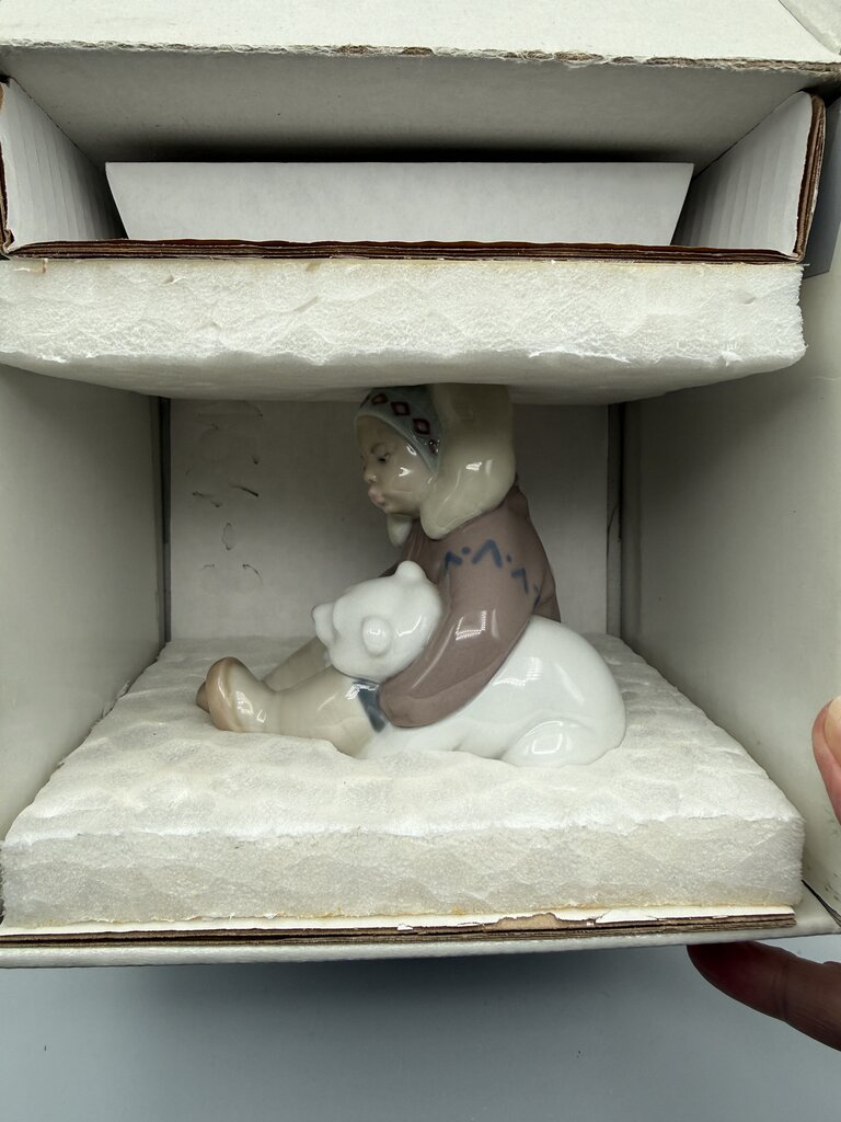 Lladro Porcelain Figurine Eskimo Playing w/Polar Bear #01195 /ro