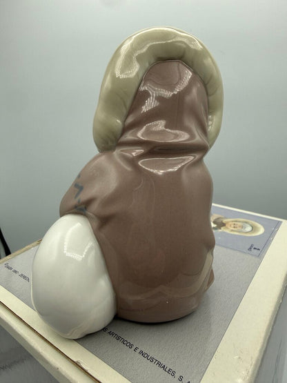 Lladro Porcelain Figurine Eskimo Playing w/Polar Bear #01195 /ro