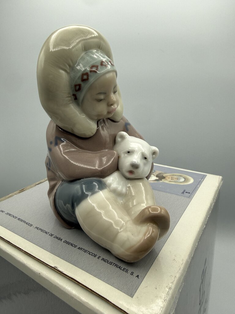 Lladro Porcelain Figurine Eskimo Playing w/Polar Bear #01195 /ro