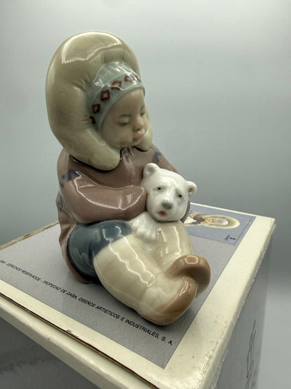 Lladro Porcelain Figurine Eskimo Playing w/Polar Bear #01195 /ro