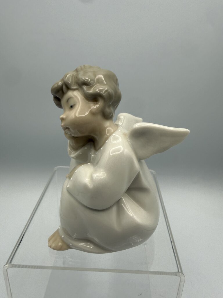 Vintage Lladro Porcelain Figurine “Thinking Angel” #4539 /ro