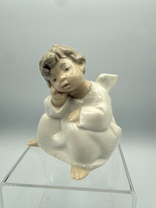 Vintage Lladro Porcelain Figurine “Thinking Angel” #4539 /ro