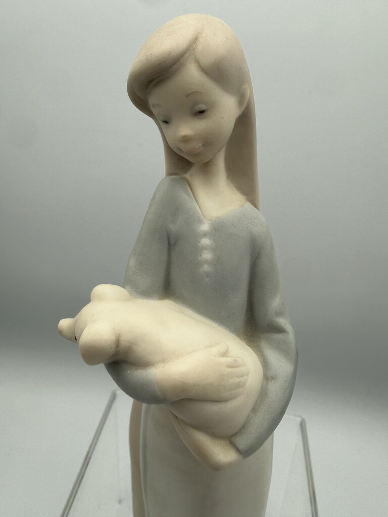 VTG Lladro #1011 “Girl with PIg” Figurine Retired Matte Finish /ro