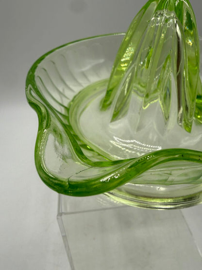 VTG Depression Green Uranium Glass Citrus Juicer /roh