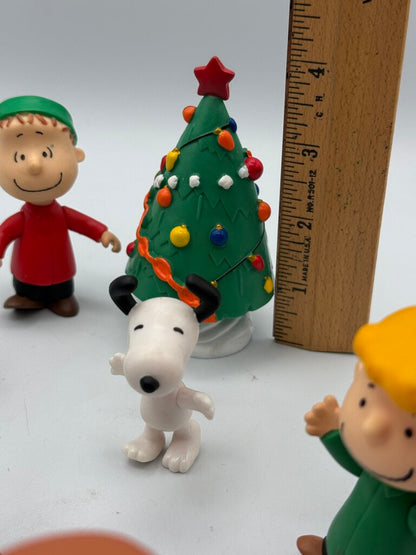 Peanuts/Charlie Brown Mini Figure Set of 8 pieces /ro