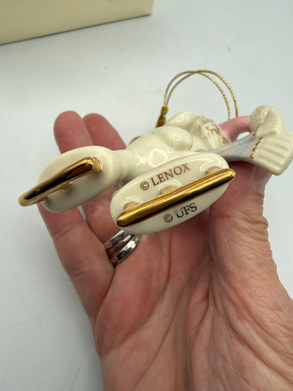 Lenox Classics 2002 Snoopy’s Skating Friend Ornament /ro