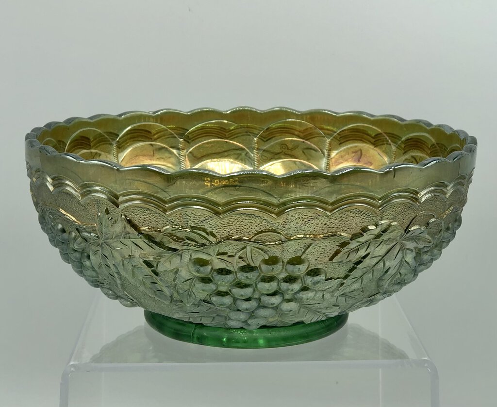 Imperial Carnival Glass Green Grape Scalloped Edge Bowl /b