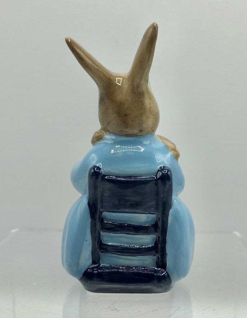 Royal Albert Beatrix Potter Mrs. Rabbit and Bunnies Figurine /b