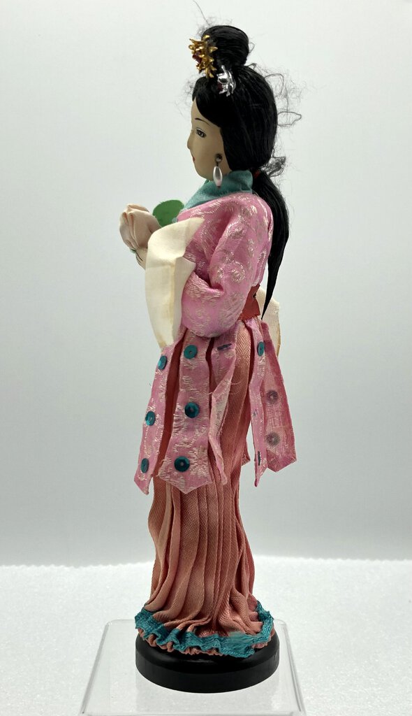 Japanese Geisha w/ Lotus Doll Figurine/b