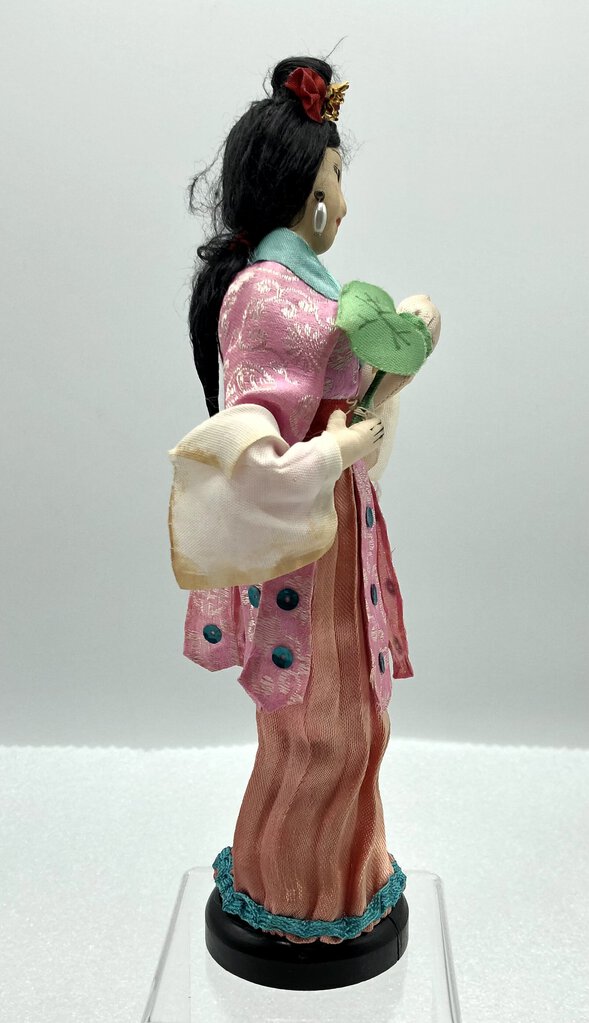 Japanese Geisha w/ Lotus Doll Figurine/b