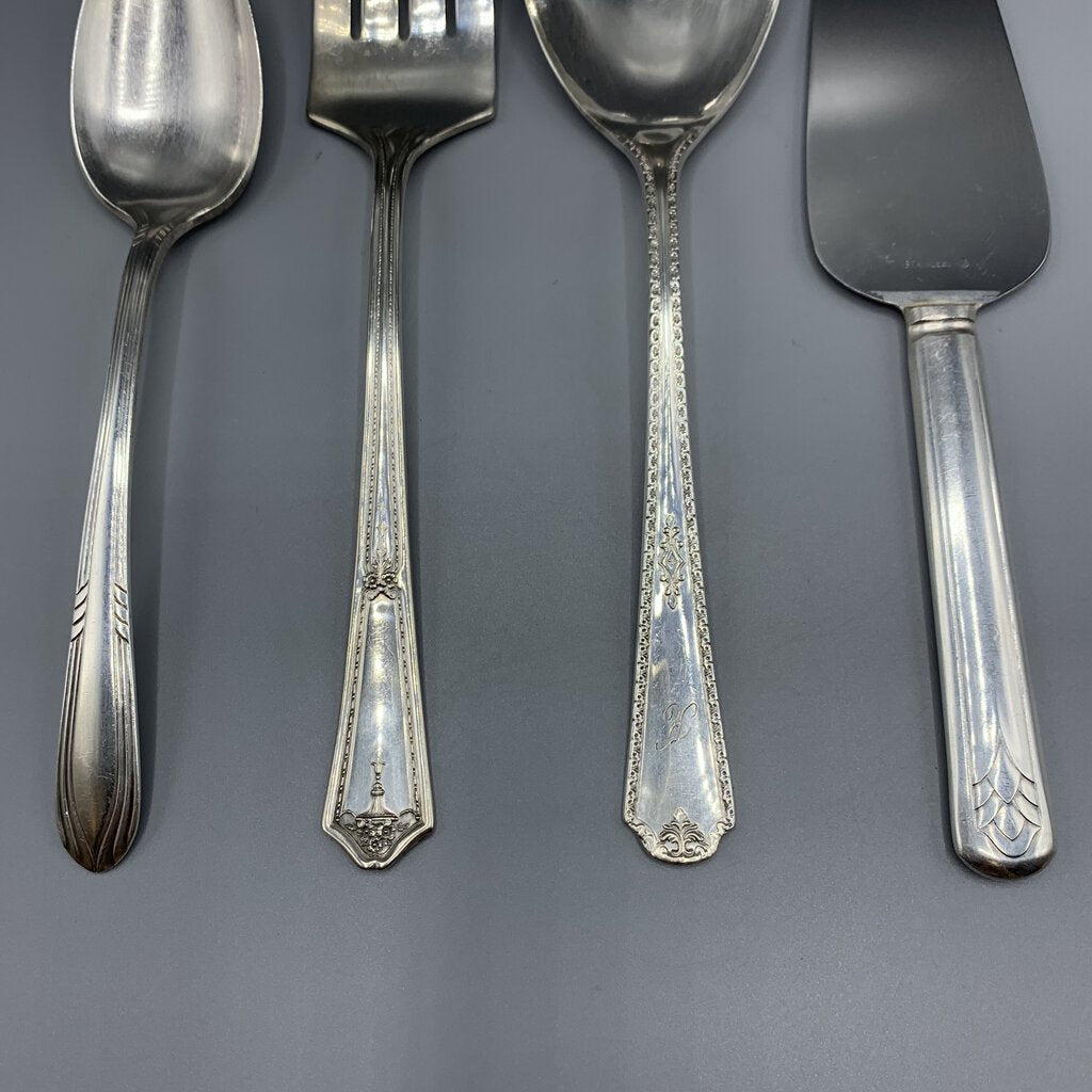 Mixed Lot of Vintage Silverplate Serving Utensils /hg