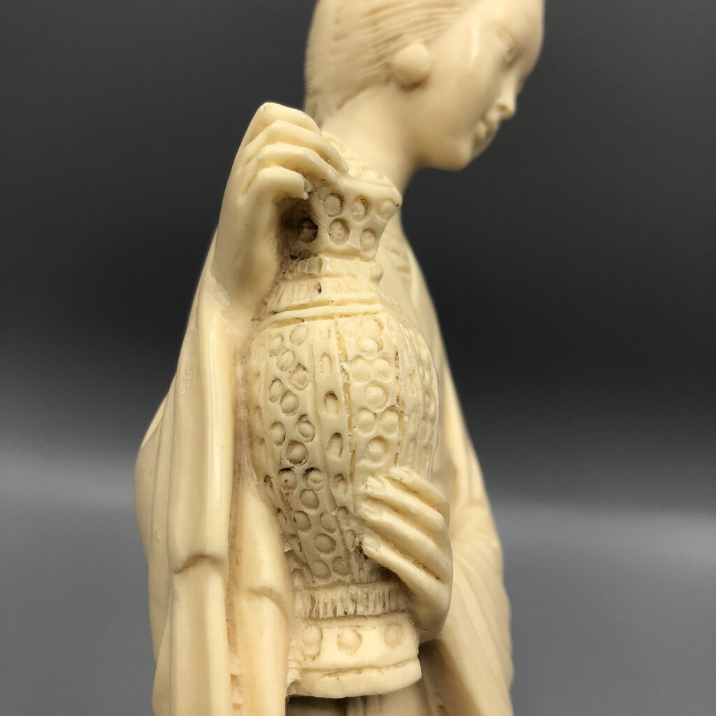 Santini Composite Resin “Ivorina” Asian Geisha Figurine /b