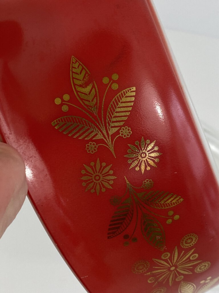 Vintage Pyrex Christmas Golden Poinsettia Red Oval Covered Casserole 2.5 Qt. /rb