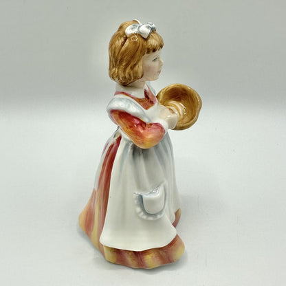 Royal Doulton Firgurine HN 3650 Mother’s Helper 1994 Made In England /cb