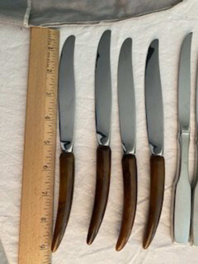 Vintage 2 sets of 4 (8 TOTAL) Dinner Knives Oneida and Faux Antler Handle /rw