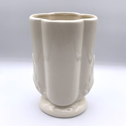 Vintage Ivory USA Pottery Vase with Acanthus Leaf Details /hgo