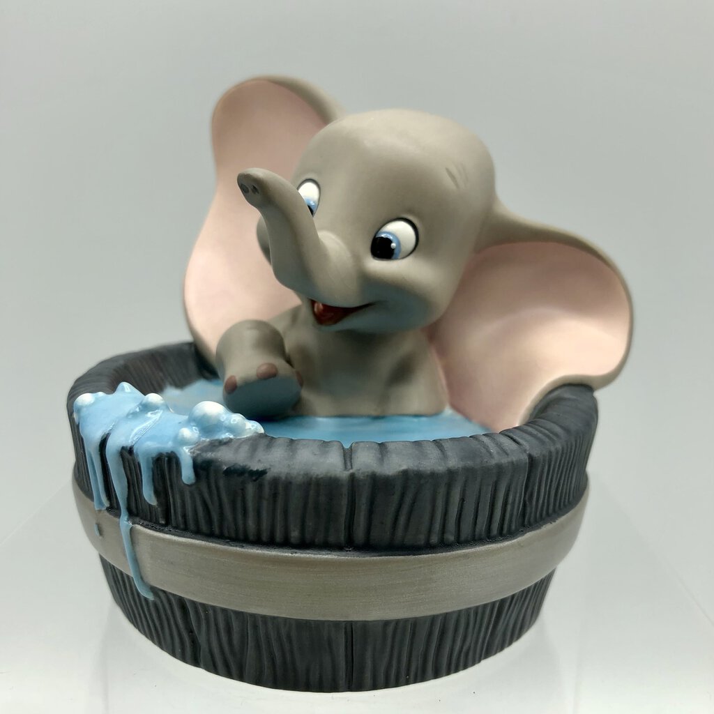 Disnet WDCC Dumbo “Simply Adorable” Collectible Figurine /b