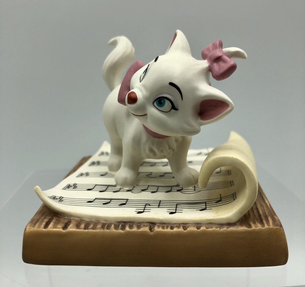 Disney WDCC Aristocats Marie “Hitting All The Right Notes” Figurine /b