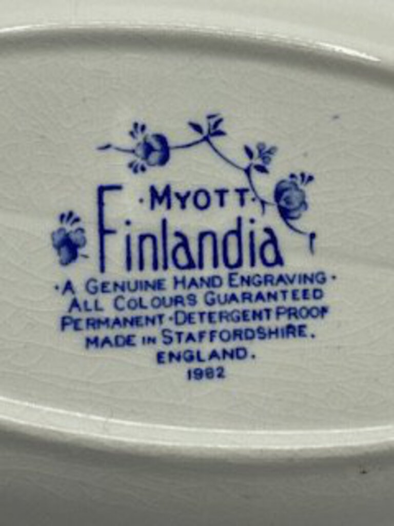 Myott Finlandia Fine Staffordshire Ware England Blue/White Gravy Boat w/Underplate /roh
