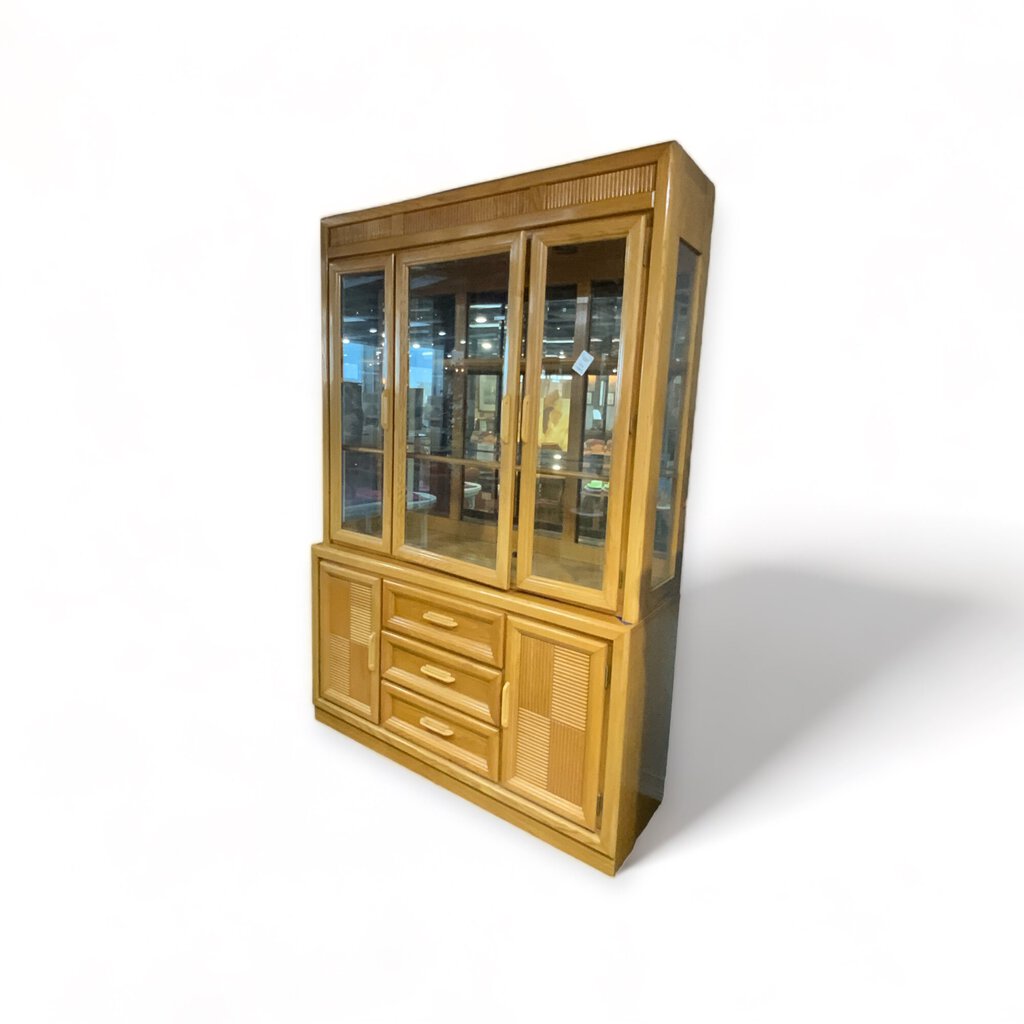 Bassett Furniture Contemporary Modern 54” Lighted Display China Cabinet